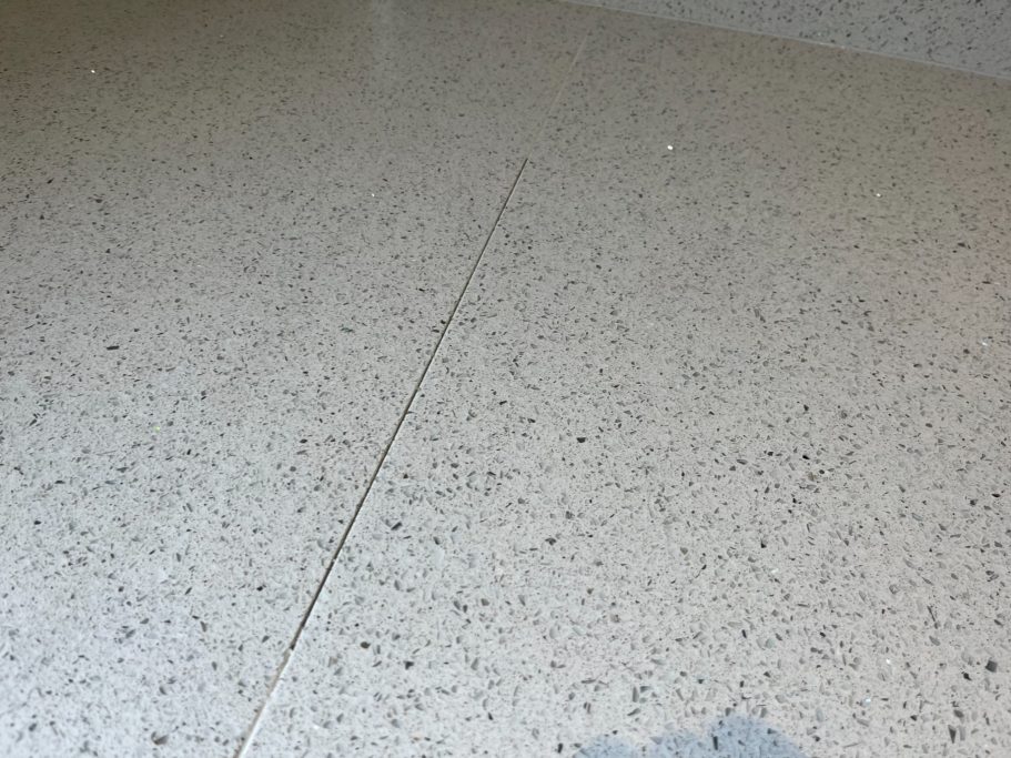 Worktop joint requiring resealing joint needs siliconing