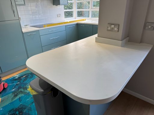 Corian breakfast bar. If you look closley at the picture it shows hundreds of scratches on the corian surface. Also a dull finish.