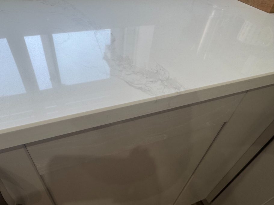After repair: restored white worktop edge White worktop edge after filling, shaping and polishing.