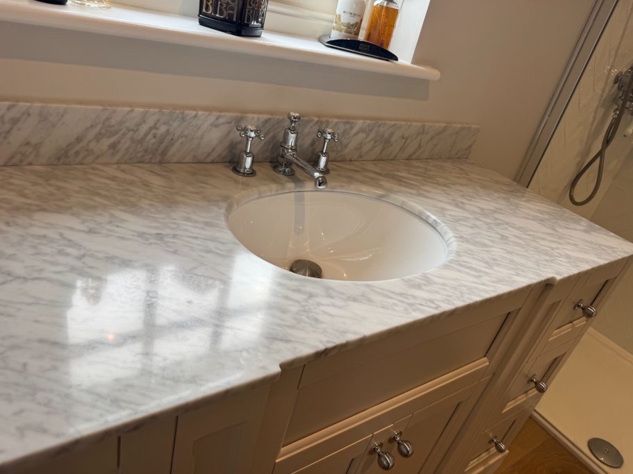 After restoration: high-gloss marble vanity top White marble vanity top after polishing.