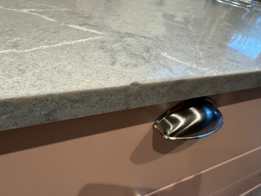 Before repair: damaged island edge Island worktop with damage along the edge.