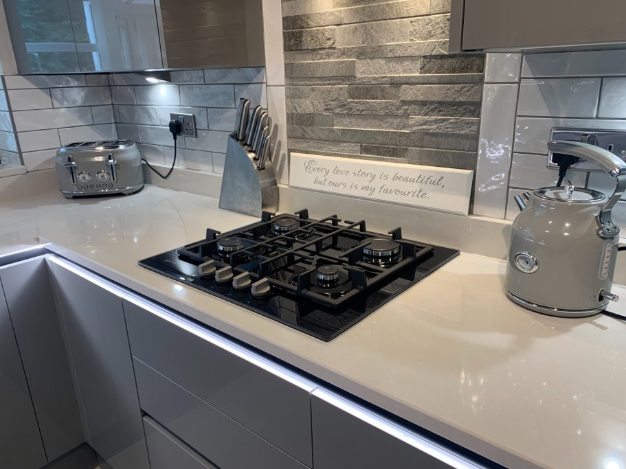 Cream quartz worktop in Cawthorne Quartz kitchen worktop.Kitchen worktop repaired in cawthorne, Barnsley.